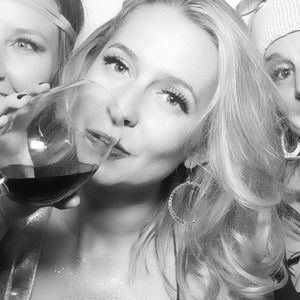 Meet your Posher, Elise